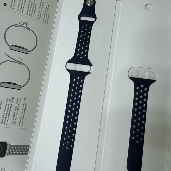Nike Apple Watch Sport Band - Black and Midnight Blue. - Picture 6 of 9